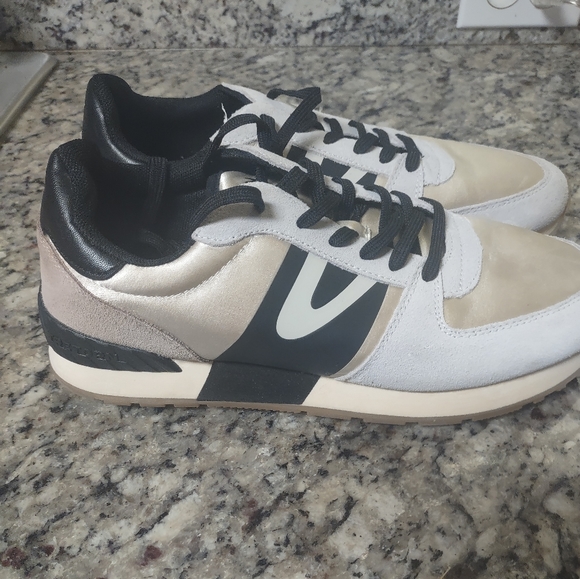 Tretorn Shoes - Ladies Tretorn Loyola Sneaker Size 9